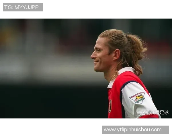 足球巨星的辉煌历程与不朽成就探索：从草根到巅峰的传奇故事